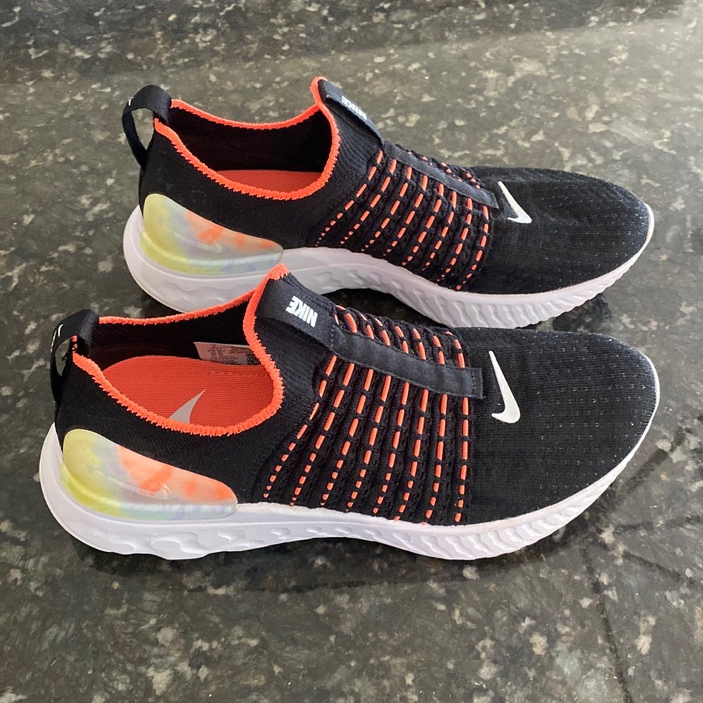 Nike Women React Phantom Run Flyknit 2 Bright Mango Black